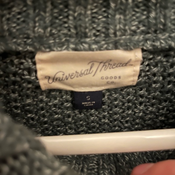 Blue Sweater Universal Thread - Picture 2 of 3